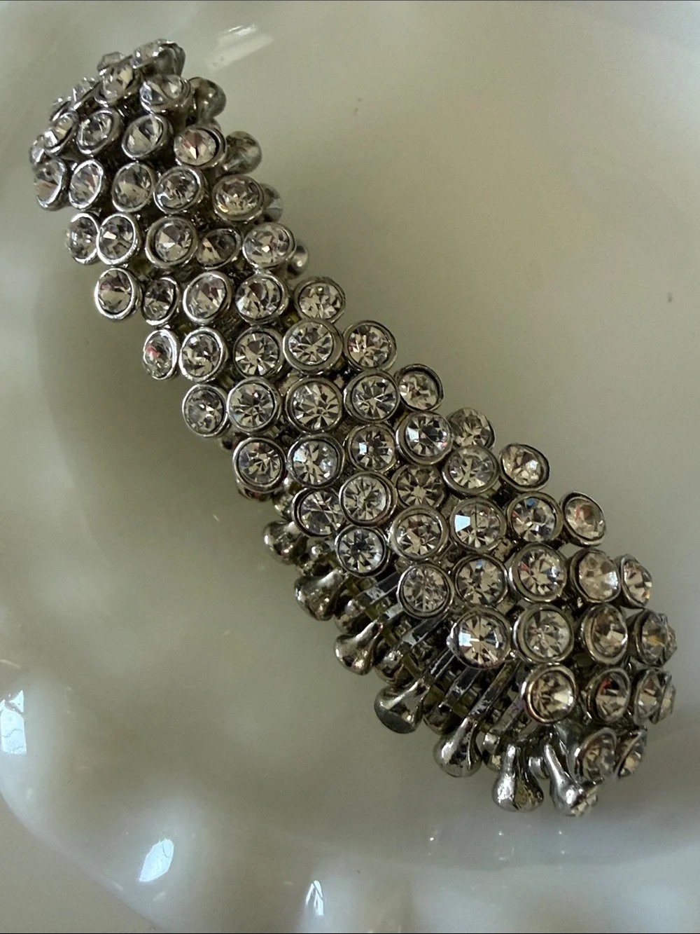 Elegant Silver tone bezel set rhinestone stretch Bracelet so pretty